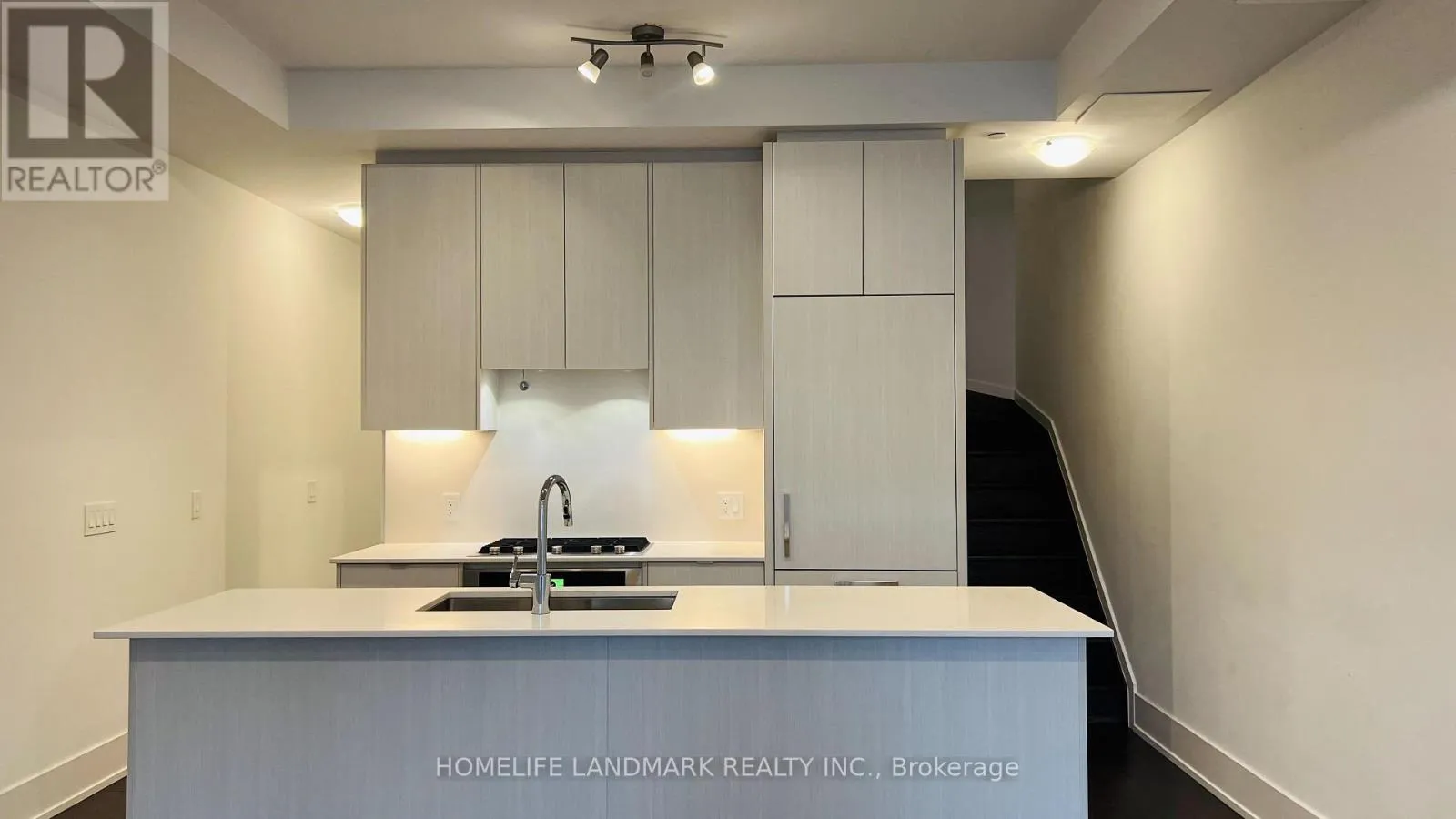 Row / Townhouse for rent: Th #17 - 270 Davenport Road, Toronto, Ontario M5R 1J8