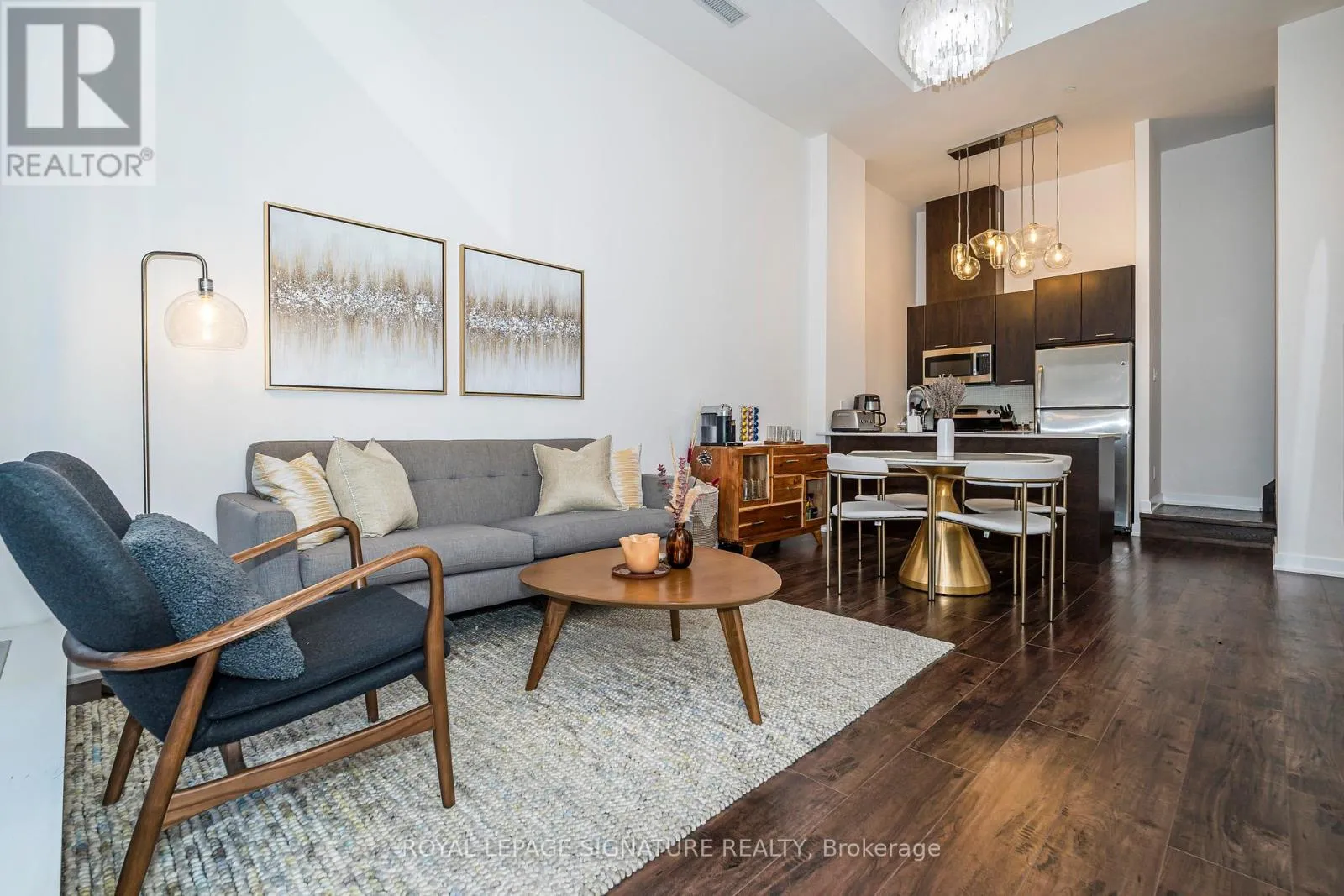 Row / Townhouse for rent: Th05 - 20 Bruyeres Mews, Toronto, Ontario M5V 0G8