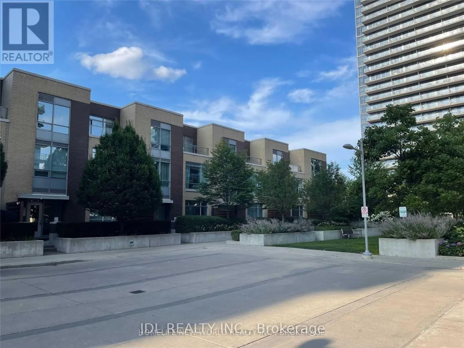 Row / Townhouse for rent: Th10 - 25 Singer Court, Toronto, Ontario M2K 0B5