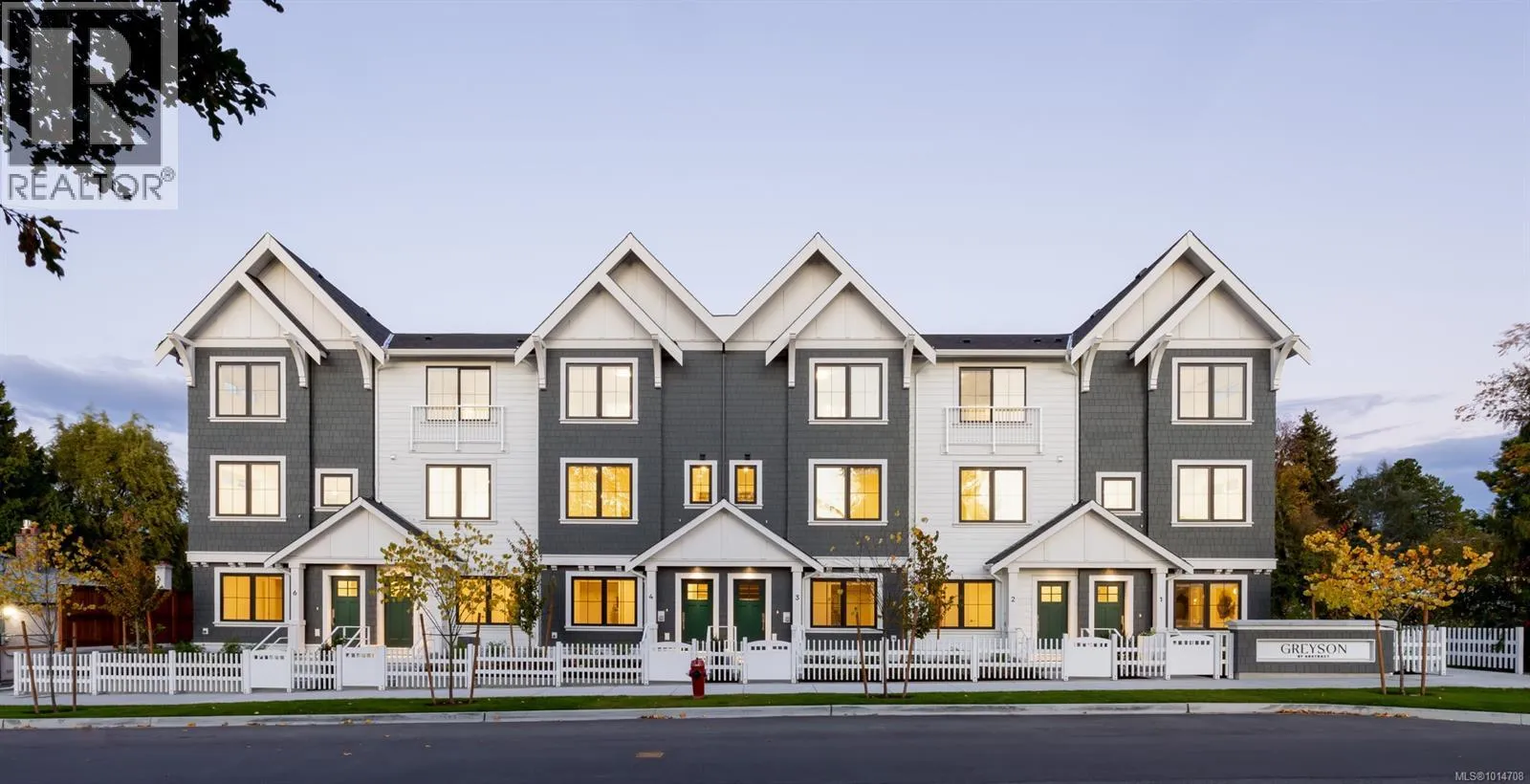 Row / Townhouse for rent: Th10 3450 Whittier Ave, Saanich, British Columbia V8Z 3R2