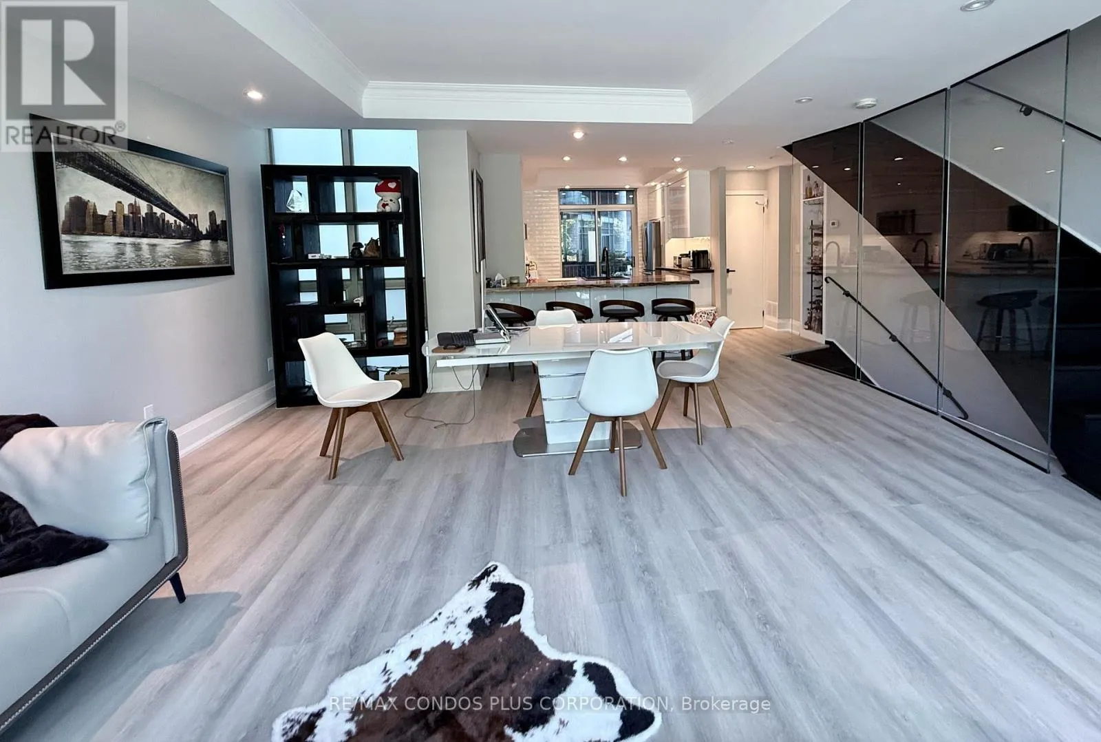 Apartment for rent: Th125 - 5 Marine Parade Drive, Toronto, Ontario M8V 4B4