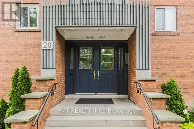 Apartment for rent: Th3 - 28 Admiral Road, Toronto, Ontario M5R 2L5