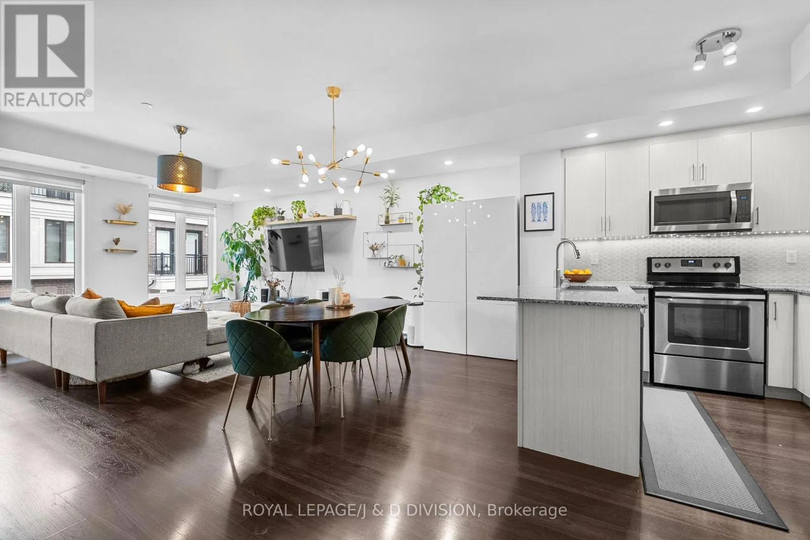 Row / Townhouse for rent: Th4 - 120 Long Branch Avenue, Toronto, Ontario M8W 0B1