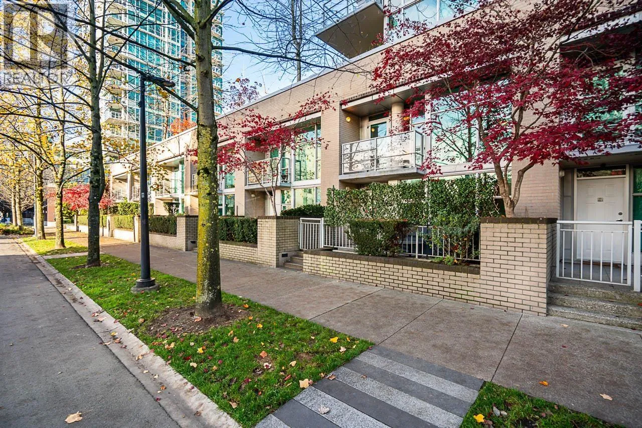 Row / Townhouse for rent: Th6 168 E Esplanade Avenue, North Vancouver, British Columbia V7L 4X8