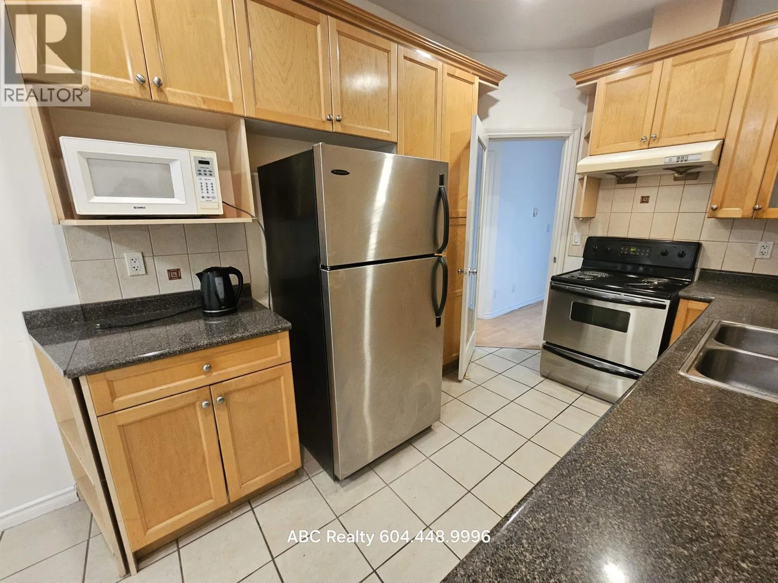 House for rent: Top Floor 8xxx Main Street, Vancouver, British Columbia V5X 3L1