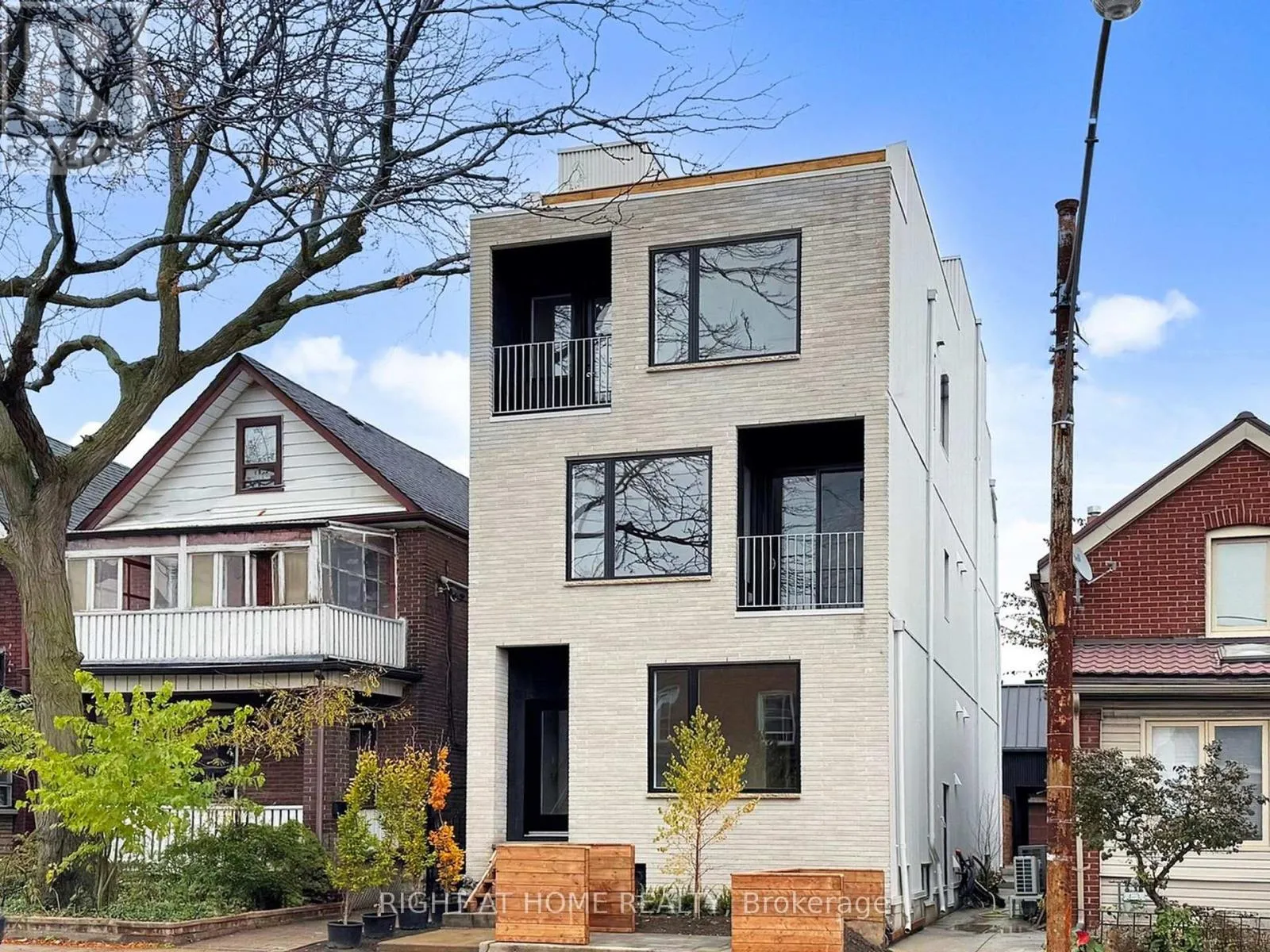 Other for rent: Unit 1 - 1137 Dovercourt Road, Toronto, Ontario M6H 2Y1