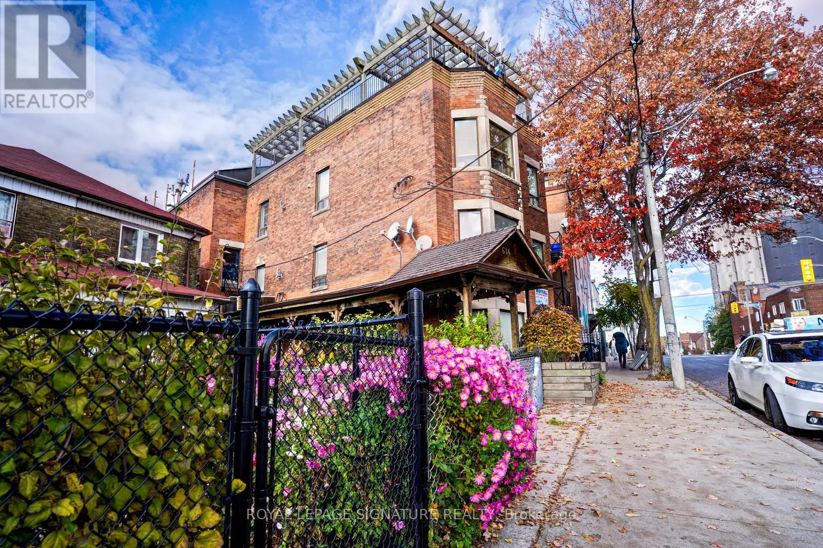 House for rent: Unit 1b - 614 Dufferin Street, Toronto, Ontario M6K 2A9