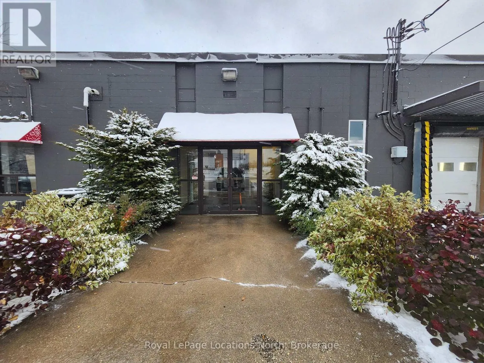 Multi-Tenant Industrial for rent: Unit 2 - 101 Pretty River Parkway S, Collingwood, Ontario L9Y 4M8