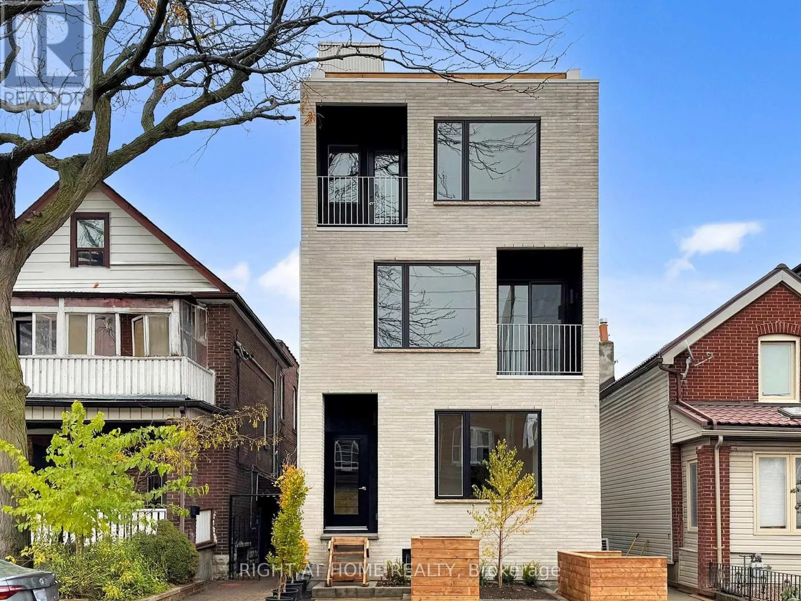 Other for rent: Unit 2 - 1137 Dovercourt Road, Toronto, Ontario M6H 2Y1