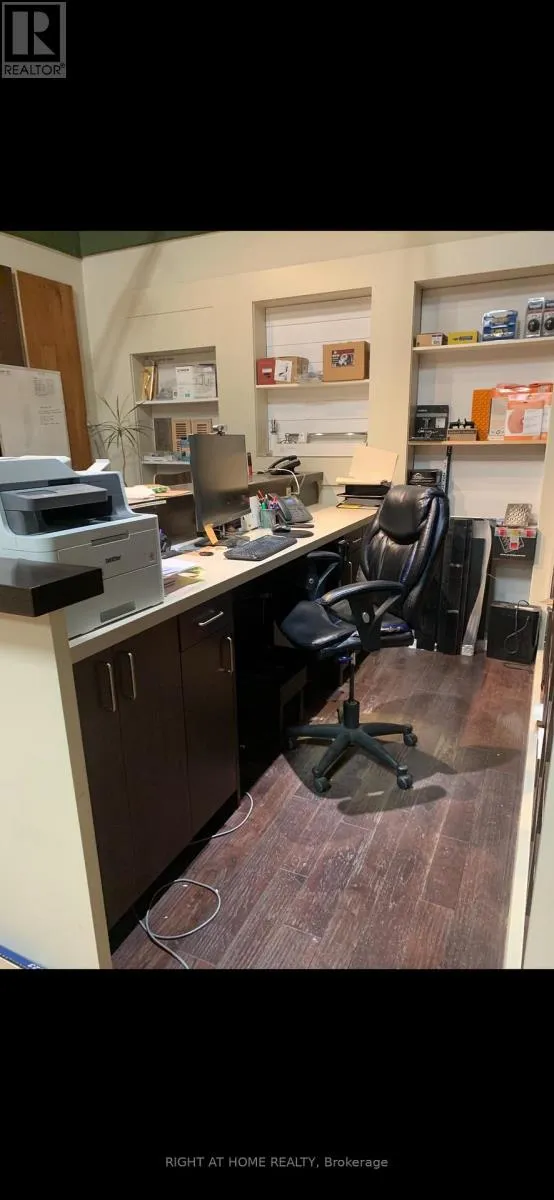 Offices for rent: Unit 2 - 1759 Britannia Rd Road N, Mississauga, Ontario L4W 4E1