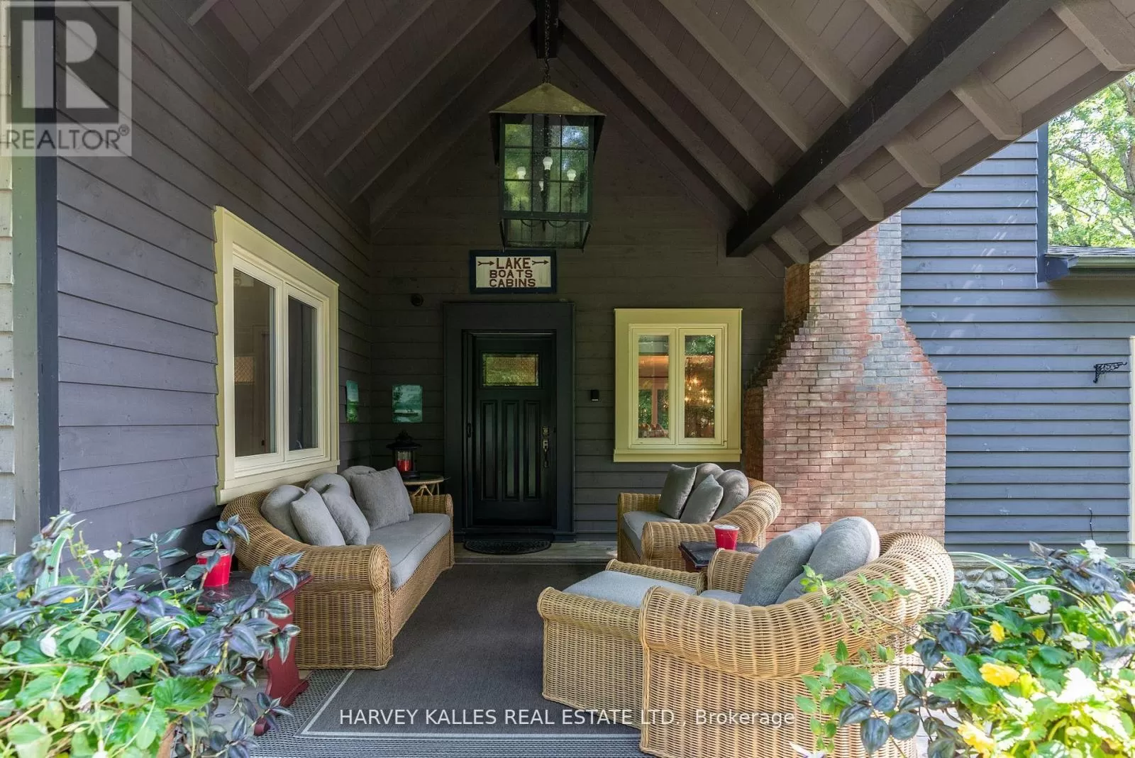 House for rent: Unit 2 - 2045 Muskoka Rd 118w, Muskoka Lakes), Ontario P1L 1W8