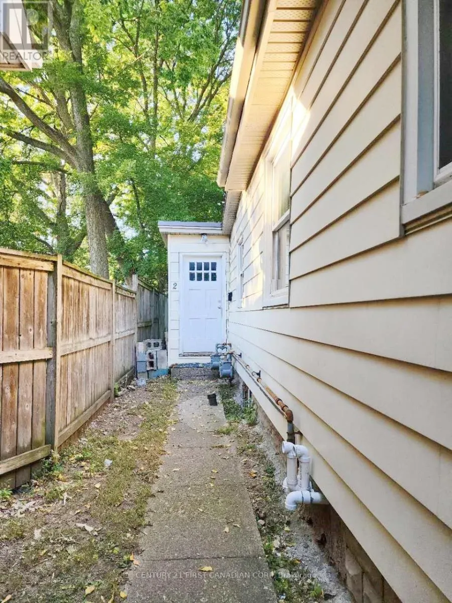 Duplex for rent: Unit 2 - 648 Oxford Street E, London East, Ontario N5Y 3J4