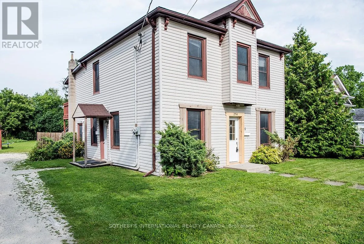 Duplex for rent: Unit 2 (upper) - 254 Cedar Street, Collingwood, Ontario L9Y 3A8