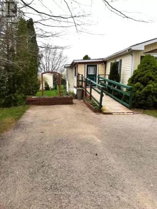 Mobile Home for rent: Unit 29 - 302694 Douglas Street, West Grey, Ontario N0G 1R0
