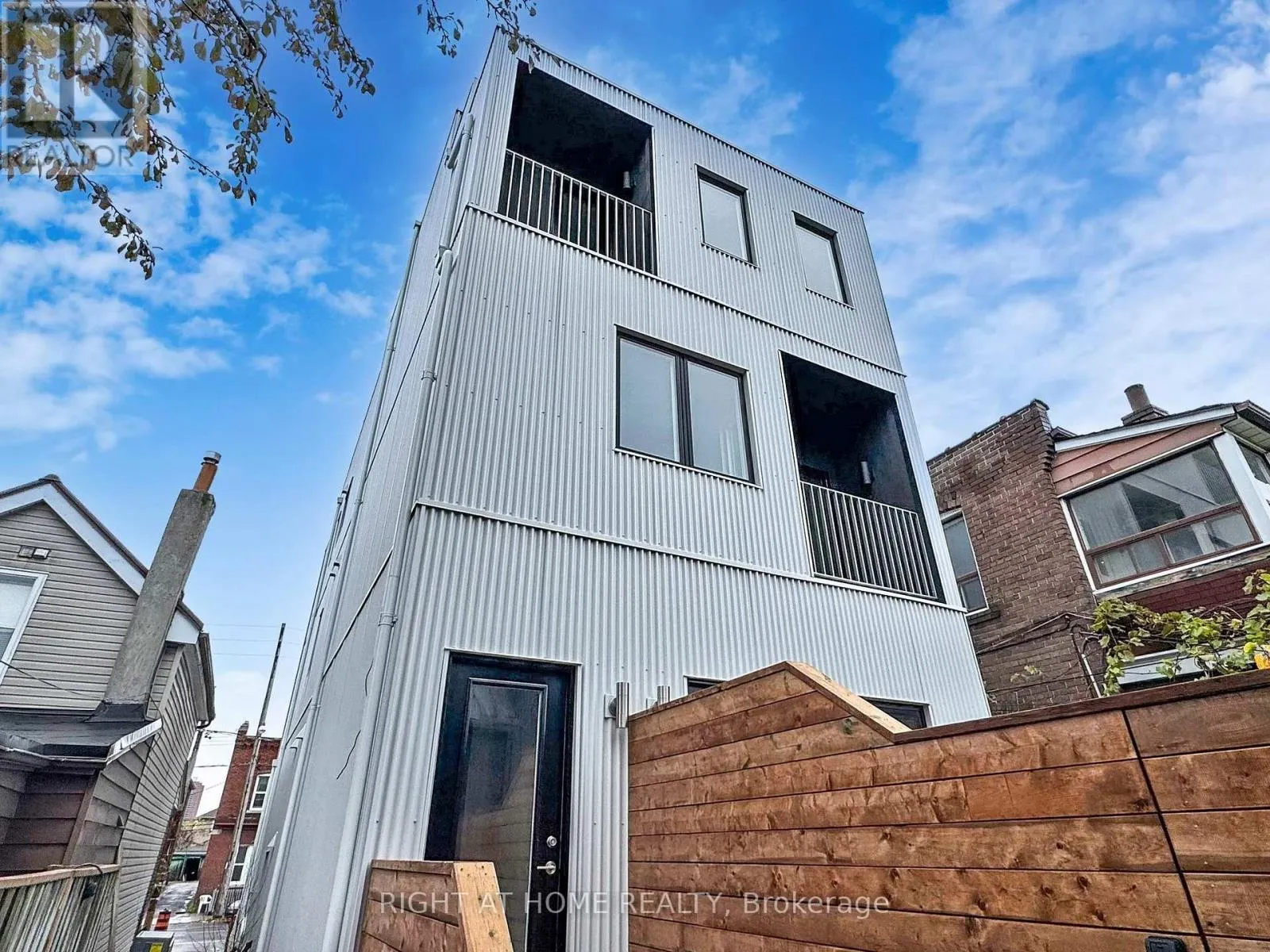 Other for rent: Unit 3 - 1137 Dovercourt Road, Toronto, Ontario M6H 2Y1