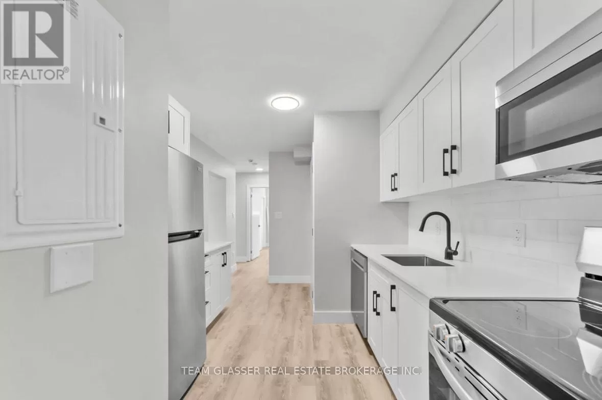 Other for rent: Unit 4 - 400 Scenic Drive, London South, Ontario N5Z 3A8