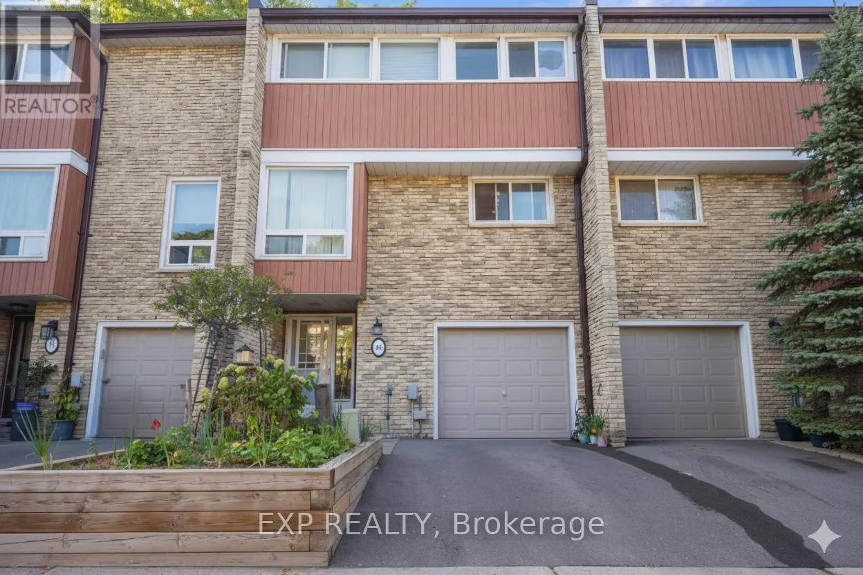 Row / Townhouse for rent: Unit 42 - 915 Inverhouse Drive, Mississauga, Ontario L5J 4B2