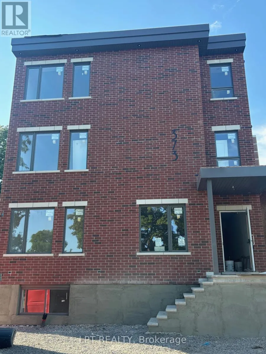 Other for rent: Unit #8 - 373 Ibeville Street, Ottawa, Ontario K2P 1Y6