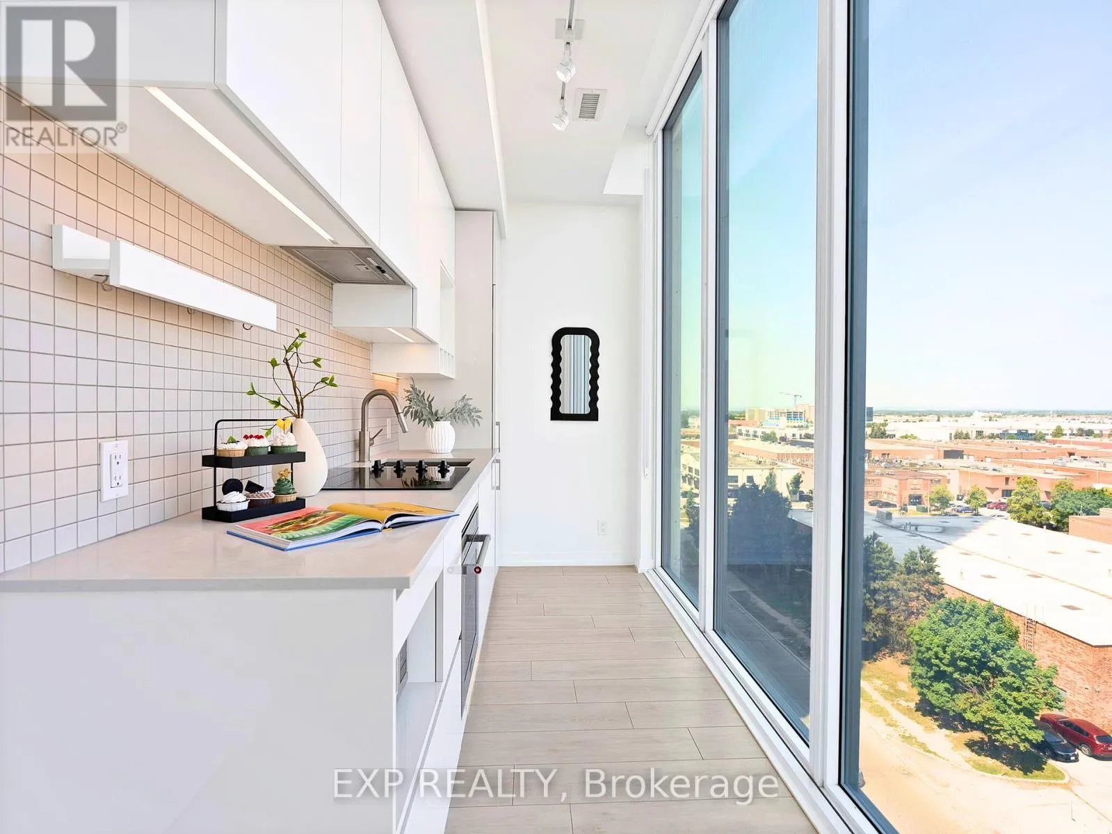 Apartment for rent: Unit 811 - 950 Portage Parkway, Vaughan, Ontario L4K 0J7