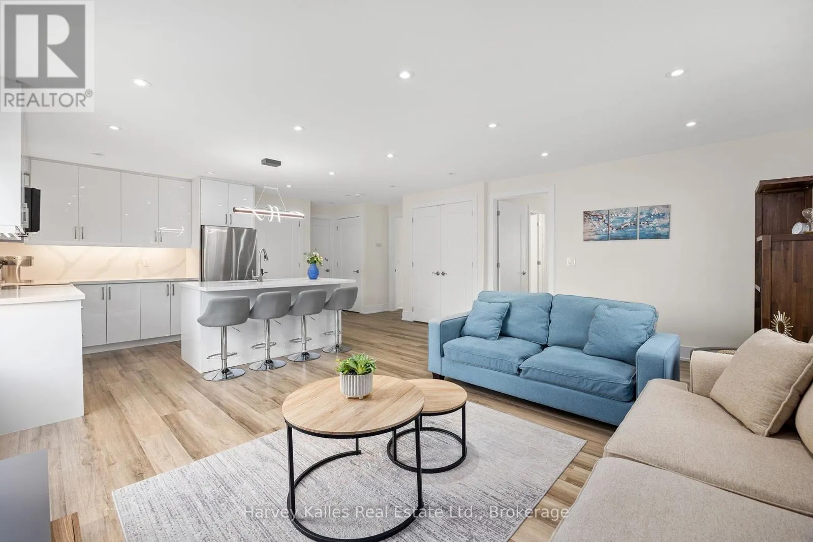 Triplex for rent: Unit B - 297 Seventh Street, Collingwood, Ontario L9Y 2B2