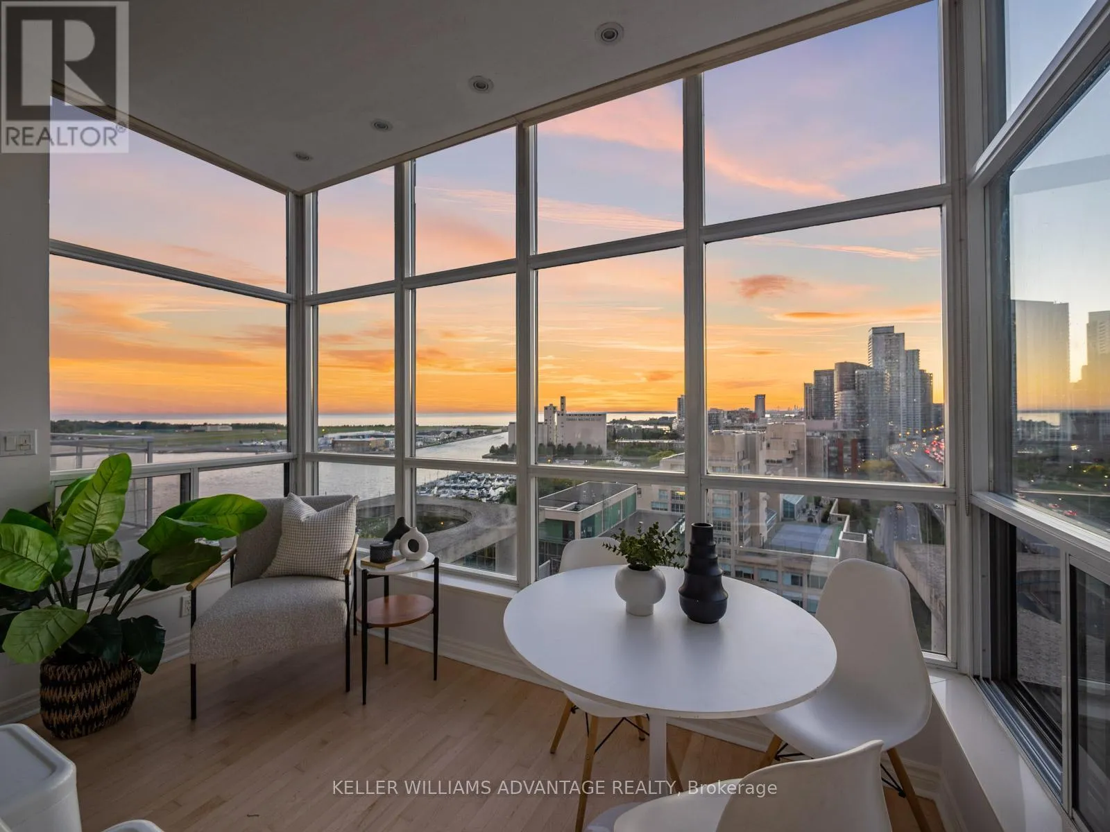 Apartment for rent: Uph3 - 410 Queens Quay W, Toronto, Ontario M5V 3T1