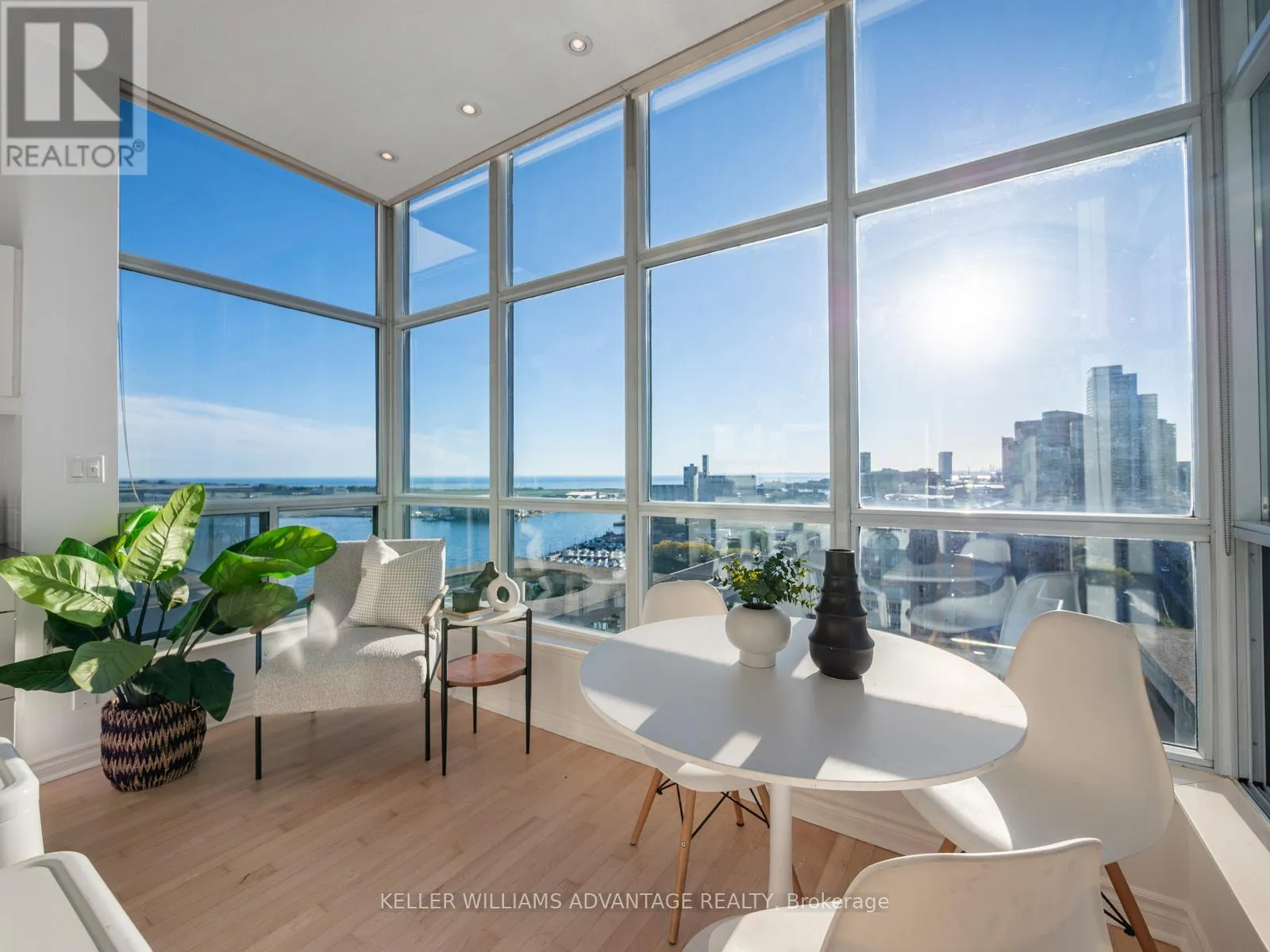 Apartment for rent: Uph3 - 410 Queens Quay W, Toronto, Ontario M5V 3T1