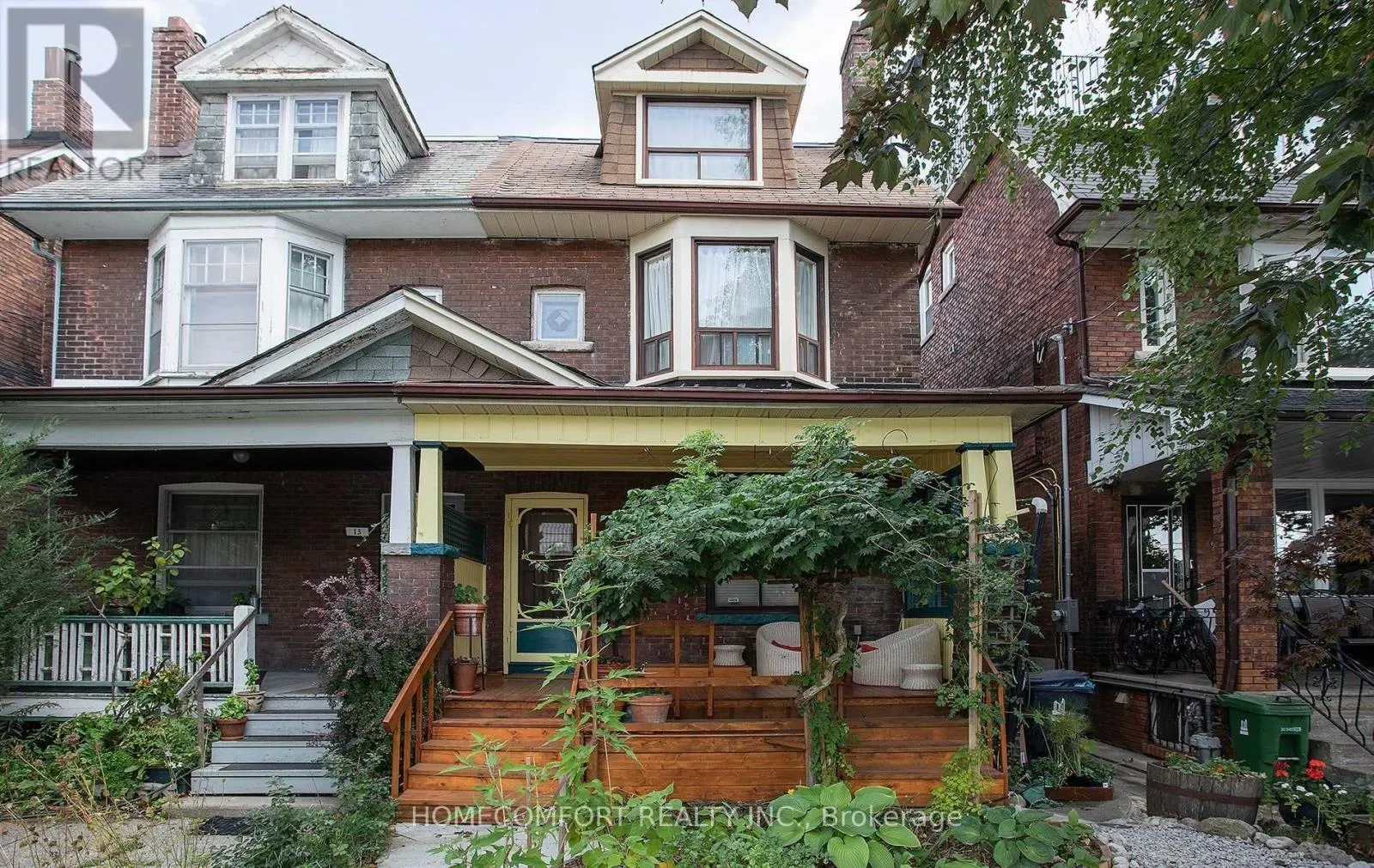 Duplex for rent: Upper - 11 Pauline Avenue, Toronto, Ontario M6H 3M7