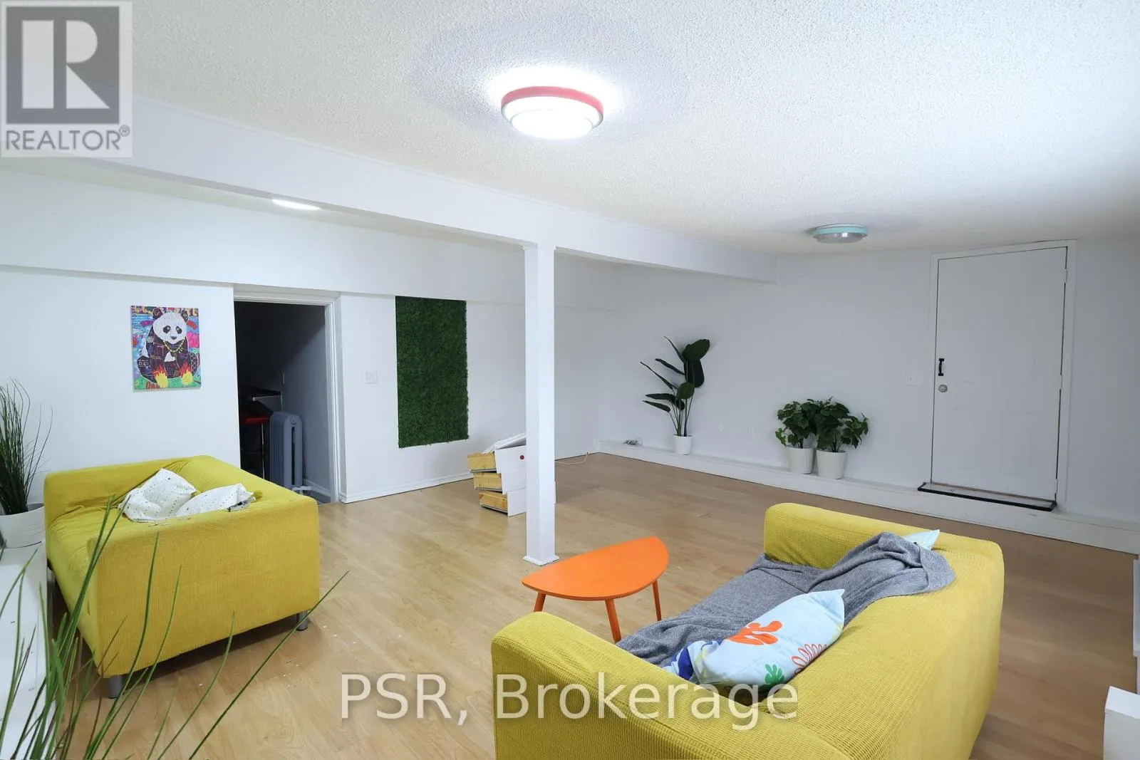 Other for rent: Upper - 1108 St.clair Avenue W, Toronto, Ontario M6E 1A7