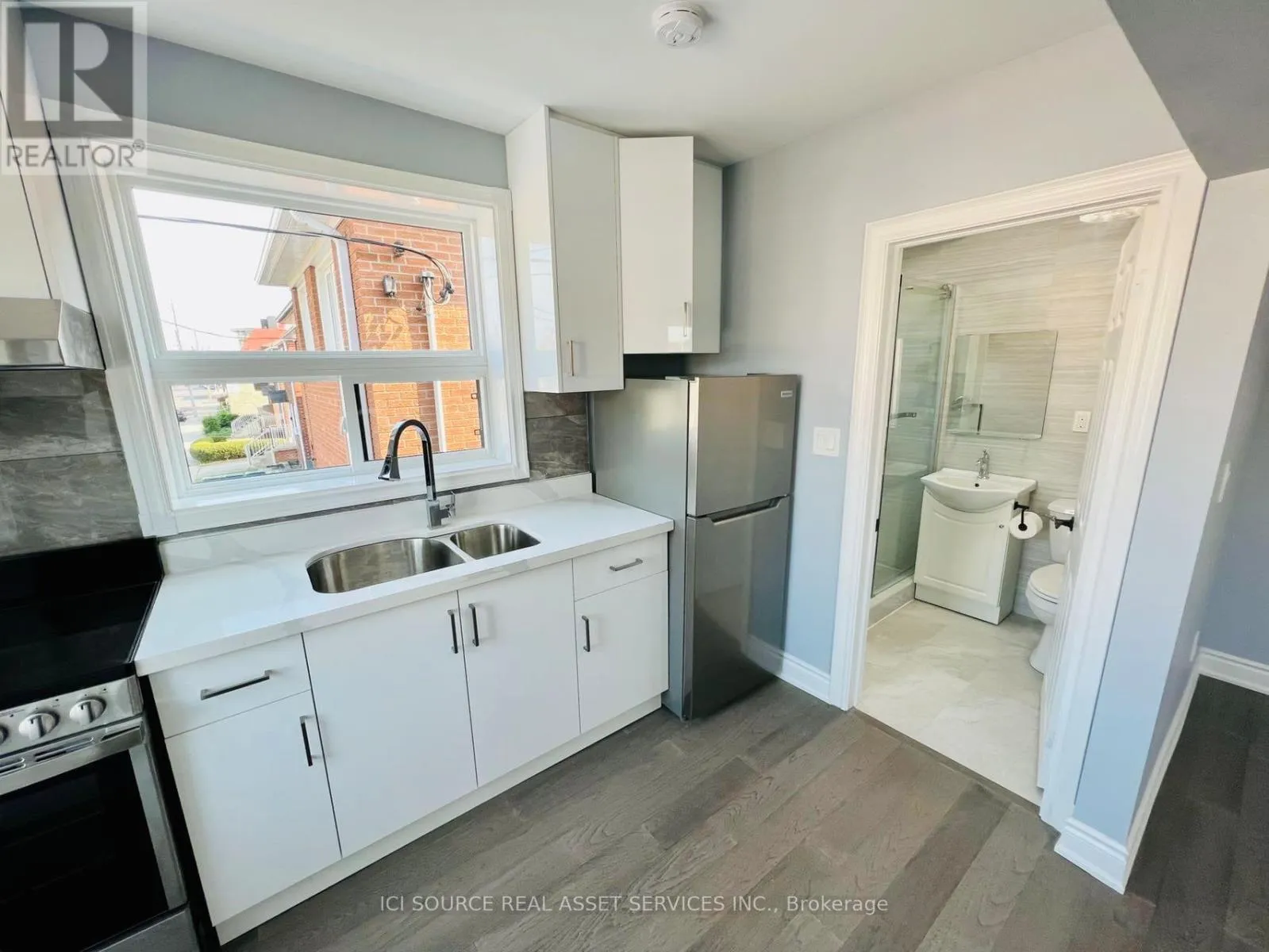 House for rent: Upper - 1342 Weston Road, Toronto, Ontario M6M 4R5