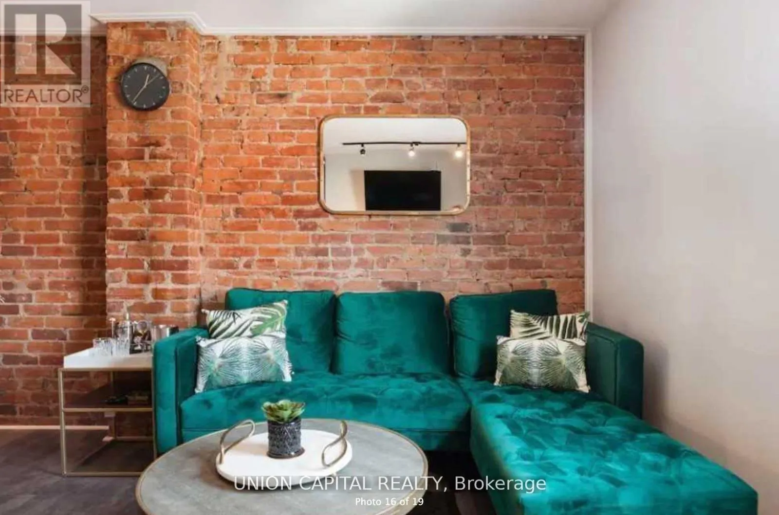 Row / Townhouse for rent: Upper - 1412 Queen Street W, Toronto, Ontario M6K 1L9