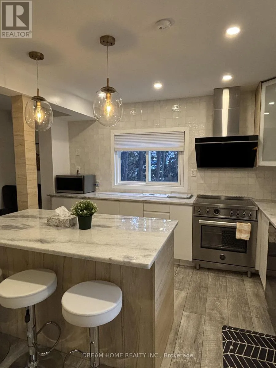 House for rent: Upper - 160 Olde Bayview Avenue, Richmond Hill, Ontario L4E 3C6