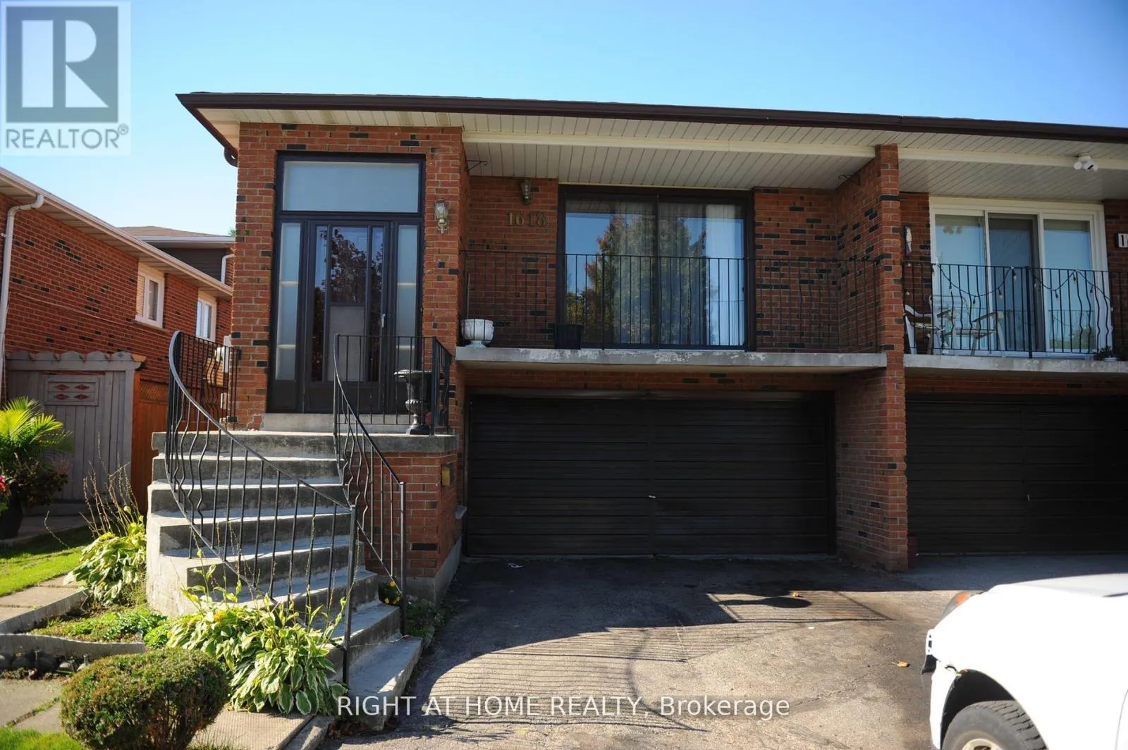 House for rent: Upper - 1618 Corkstone Glade, Mississauga, Ontario L4W 2E7