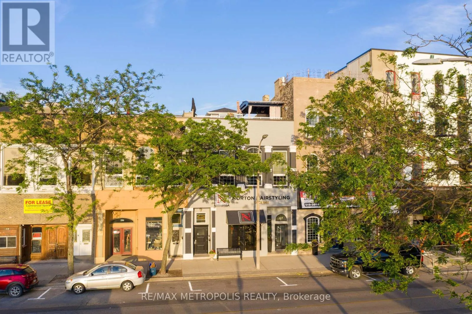 Other for rent: Upper - 182 Front Street N, Sarnia, Ontario N7T 5S3