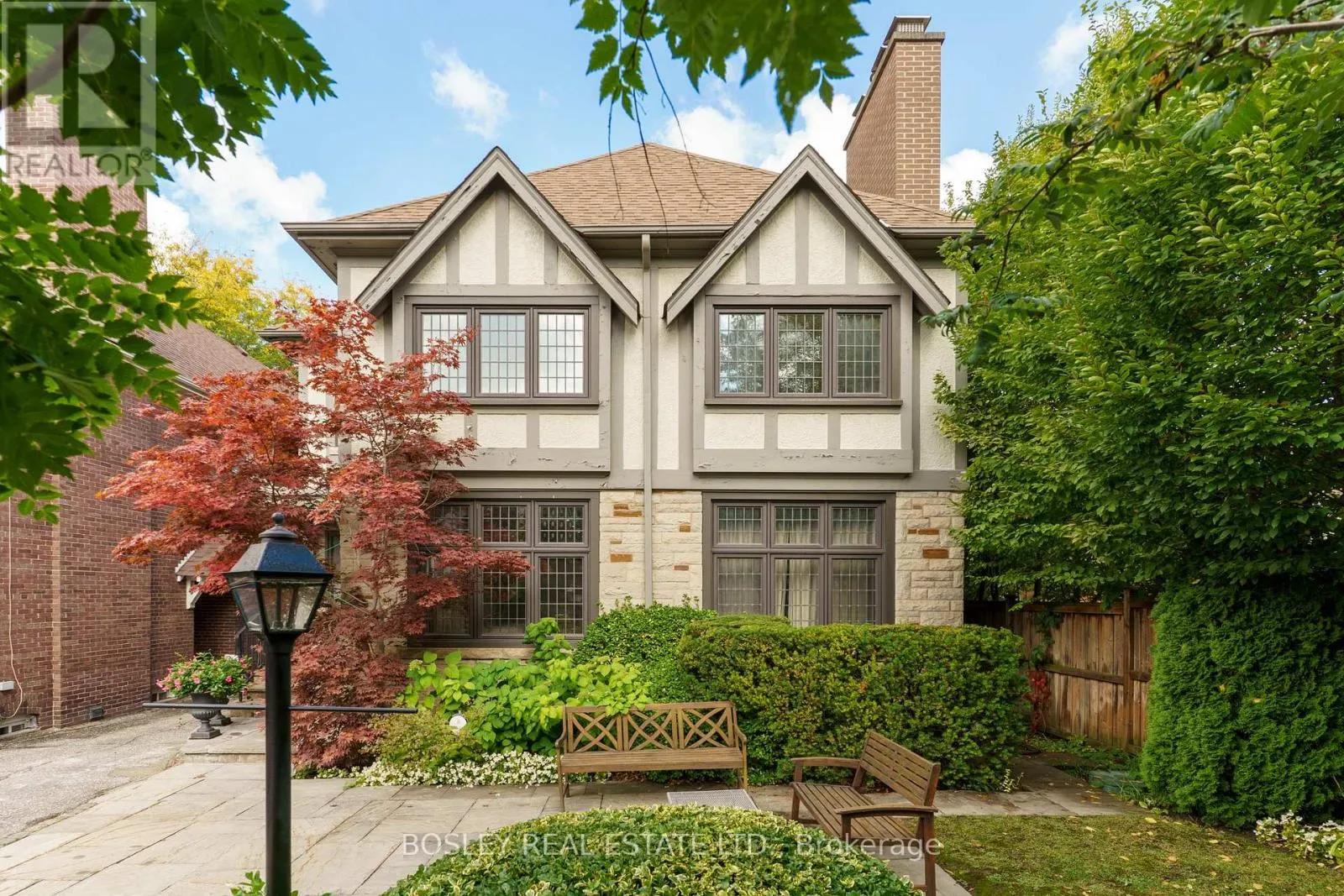 Duplex for rent: Upper - 20 Coulson Avenue, Toronto, Ontario M4V 1Y5