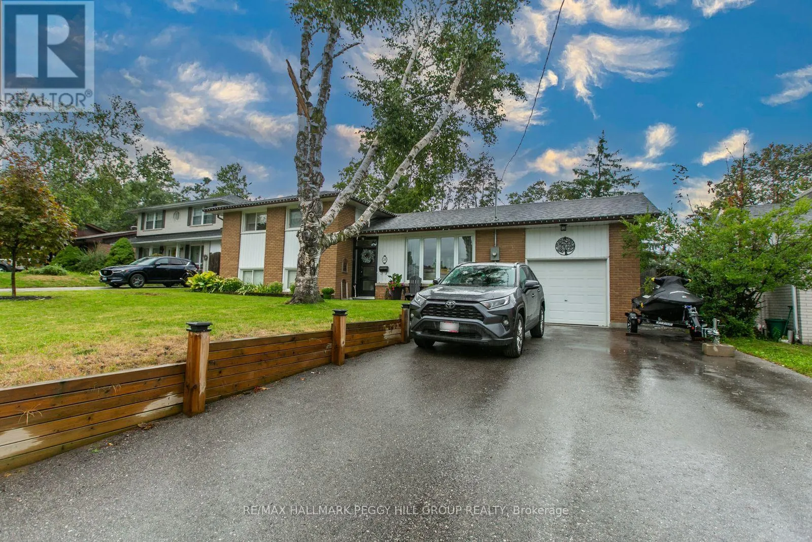 House for rent: Upper - 20 Ottaway Avenue, Barrie, Ontario L4M 2W7