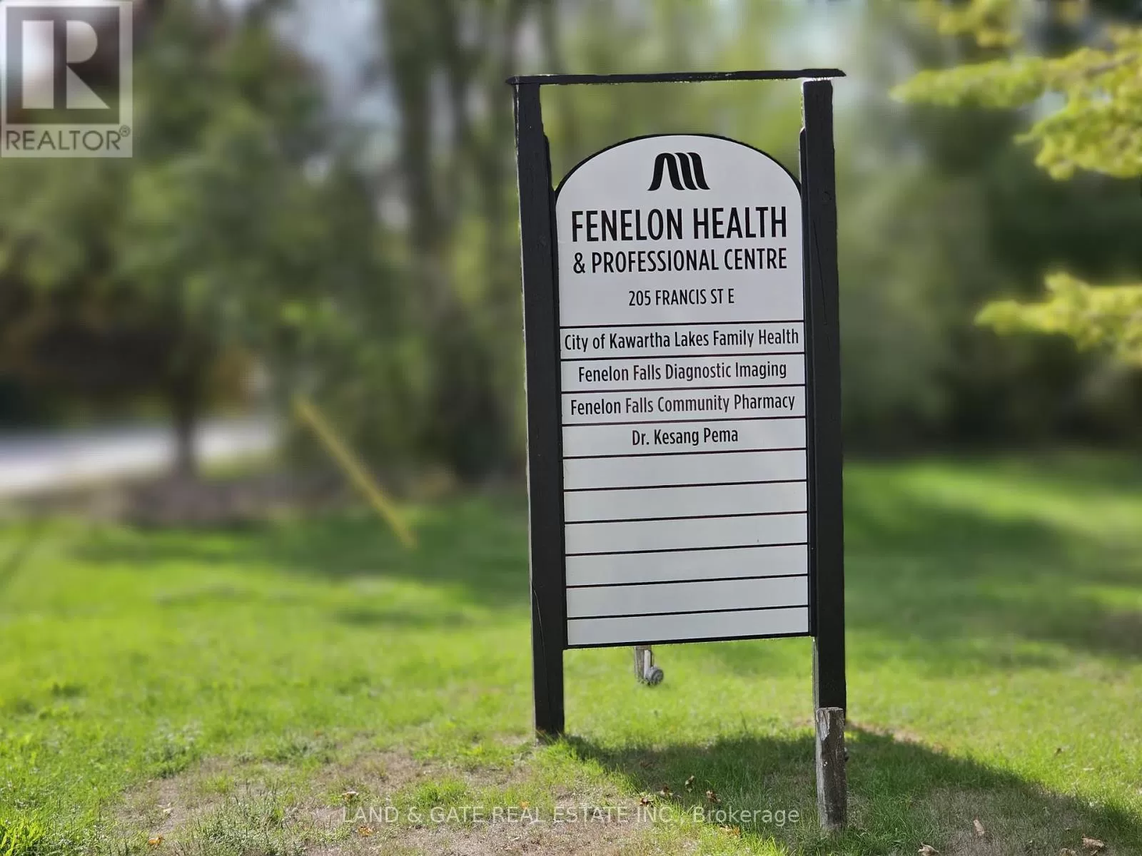 Offices for rent: Upper - 205 Francis Street E, Kawartha Lakes, Ontario K0M 1N0