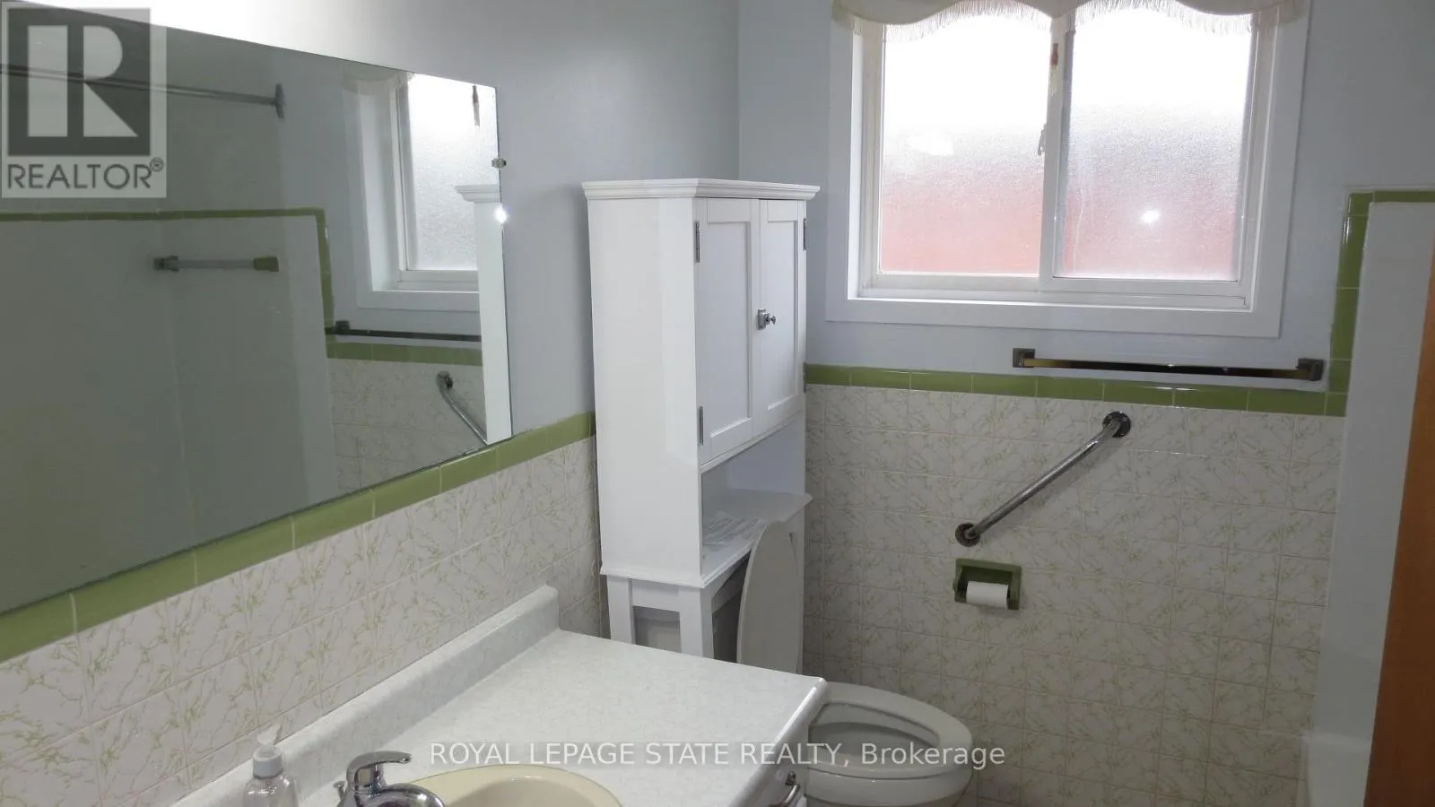 House for rent: Upper - 22 Catalina Drive, Hamilton, Ontario L8G 2M5