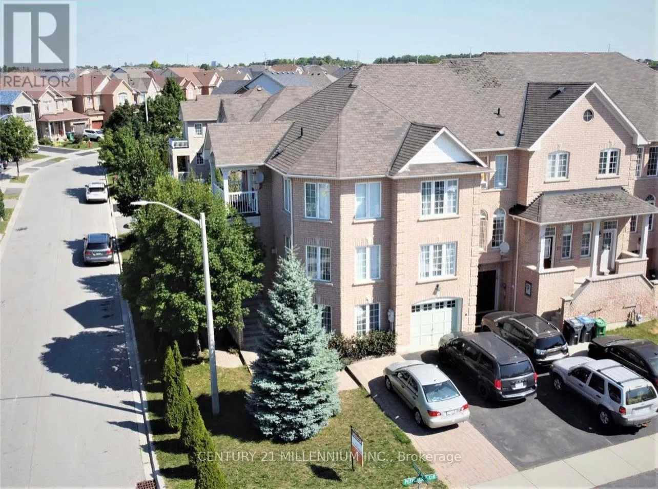 Row / Townhouse for rent: Upper - 23 Pefferlaw Circle, Brampton, Ontario L6Y 0L2