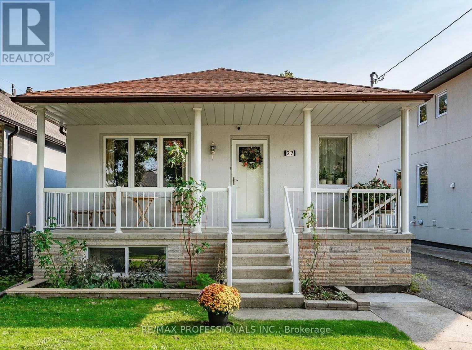 House for rent: Upper - 27 Stock Avenue, Toronto, Ontario M8Z 5C3