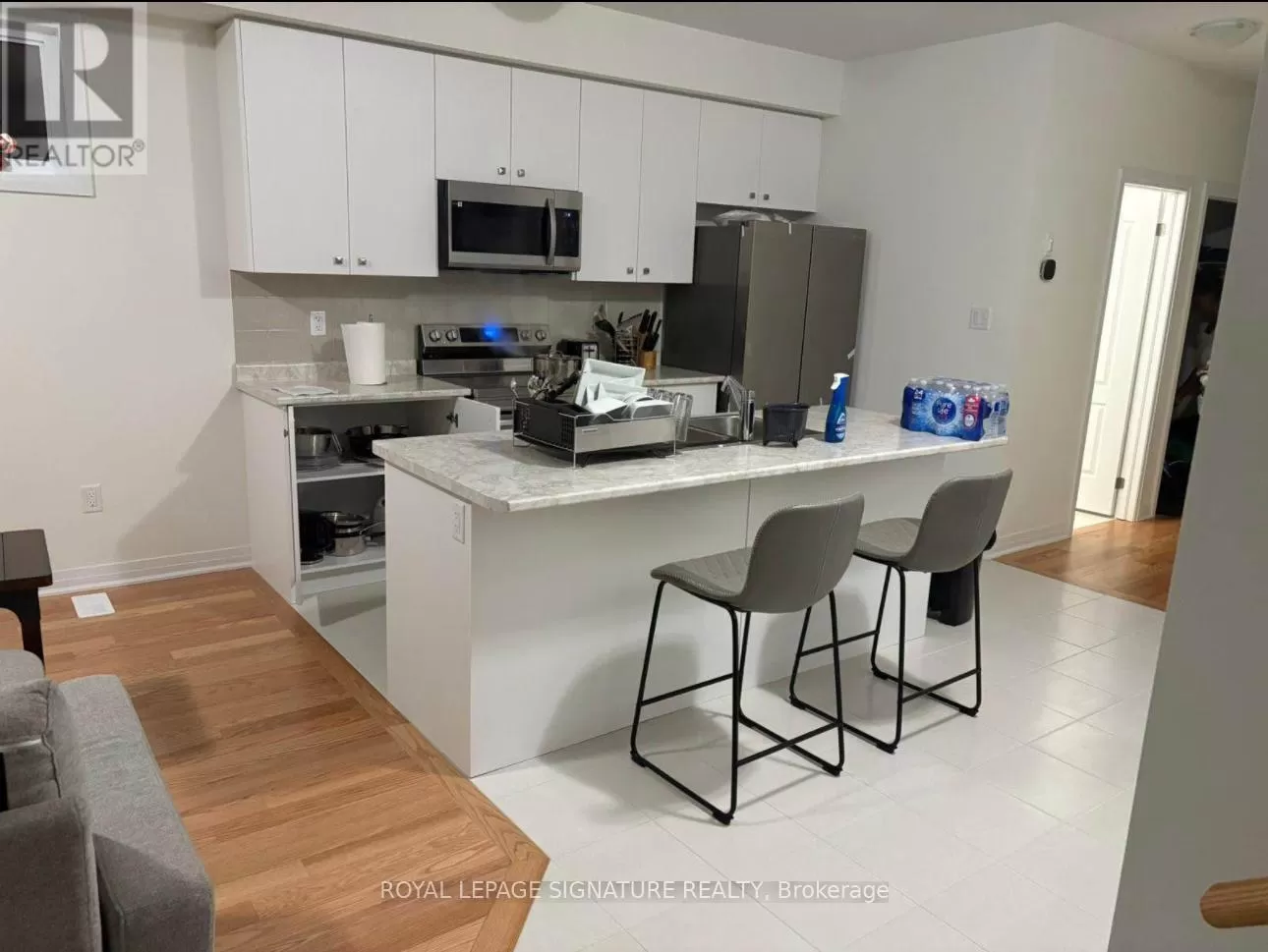 Duplex for rent: Upper - 28 Masters Street, Welland, Ontario L3B 0N4