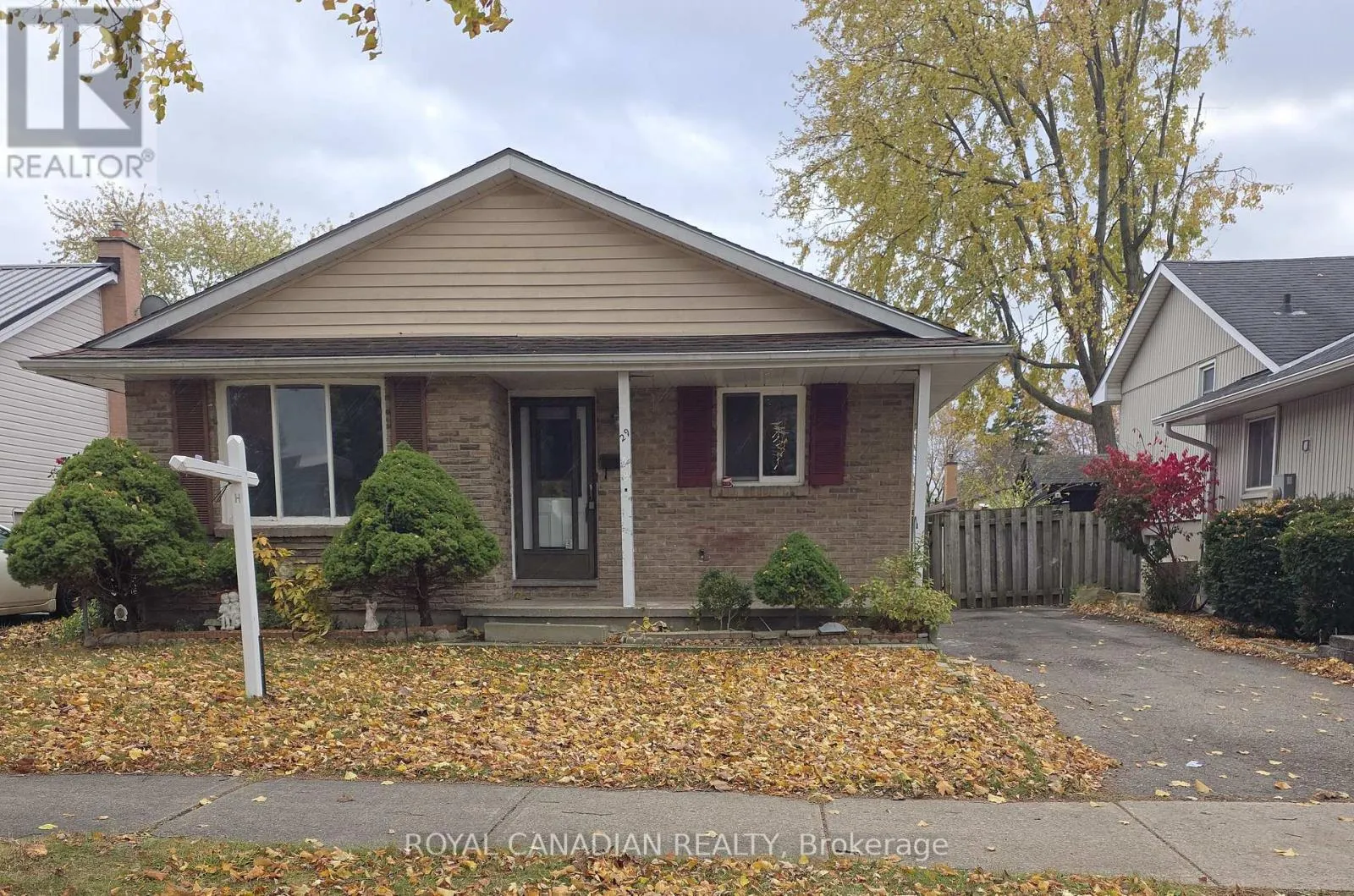 House for rent: Upper - 29 Renny Crescent, London South, Ontario N6E 2C4