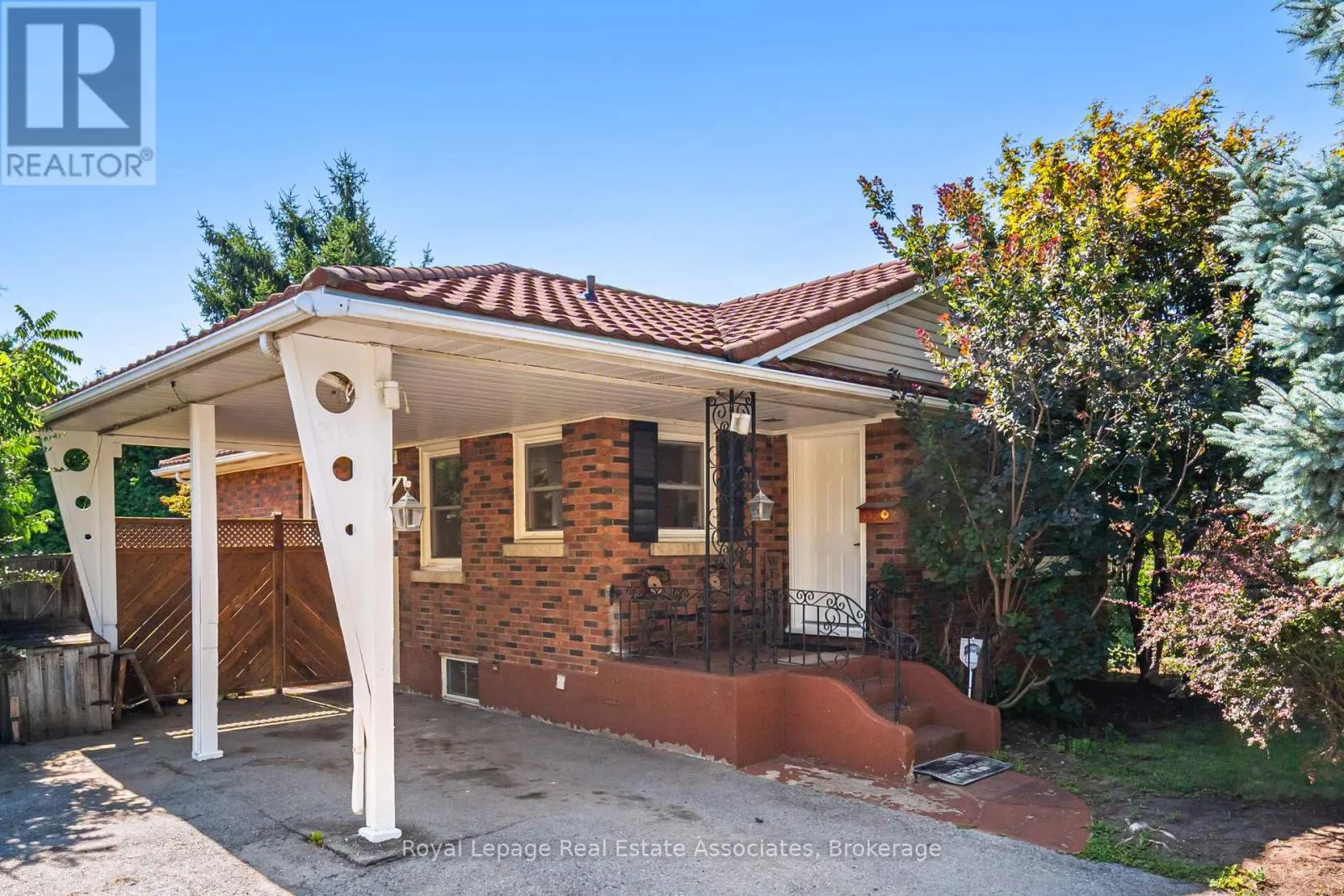 House for rent: Upper - 319 Grantham Avenue, St. Catharines, Ontario L2M 5A5