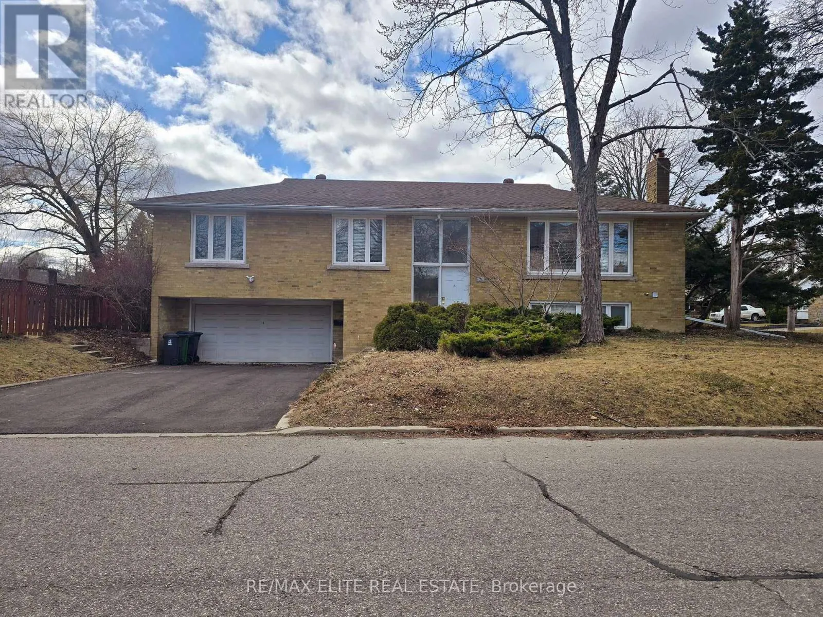 House for rent: Upper - 38 Ambrose Road, Toronto, Ontario M2K 2W9