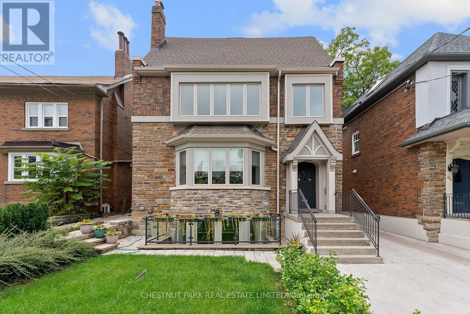 Triplex for rent: Upper - 472 Oriole Parkway, Toronto, Ontario M5P 2H8