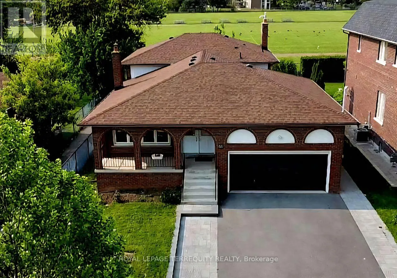 House for rent: Upper - 66 Moore Park Avenue, Toronto, Ontario M2M 1M9