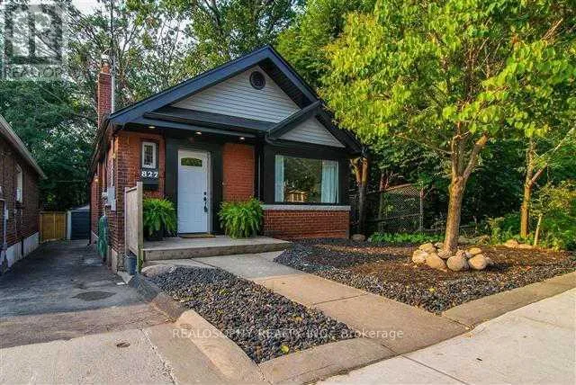 House for rent: Upper - 827 Kingston Road, Toronto, Ontario M4E 1R9