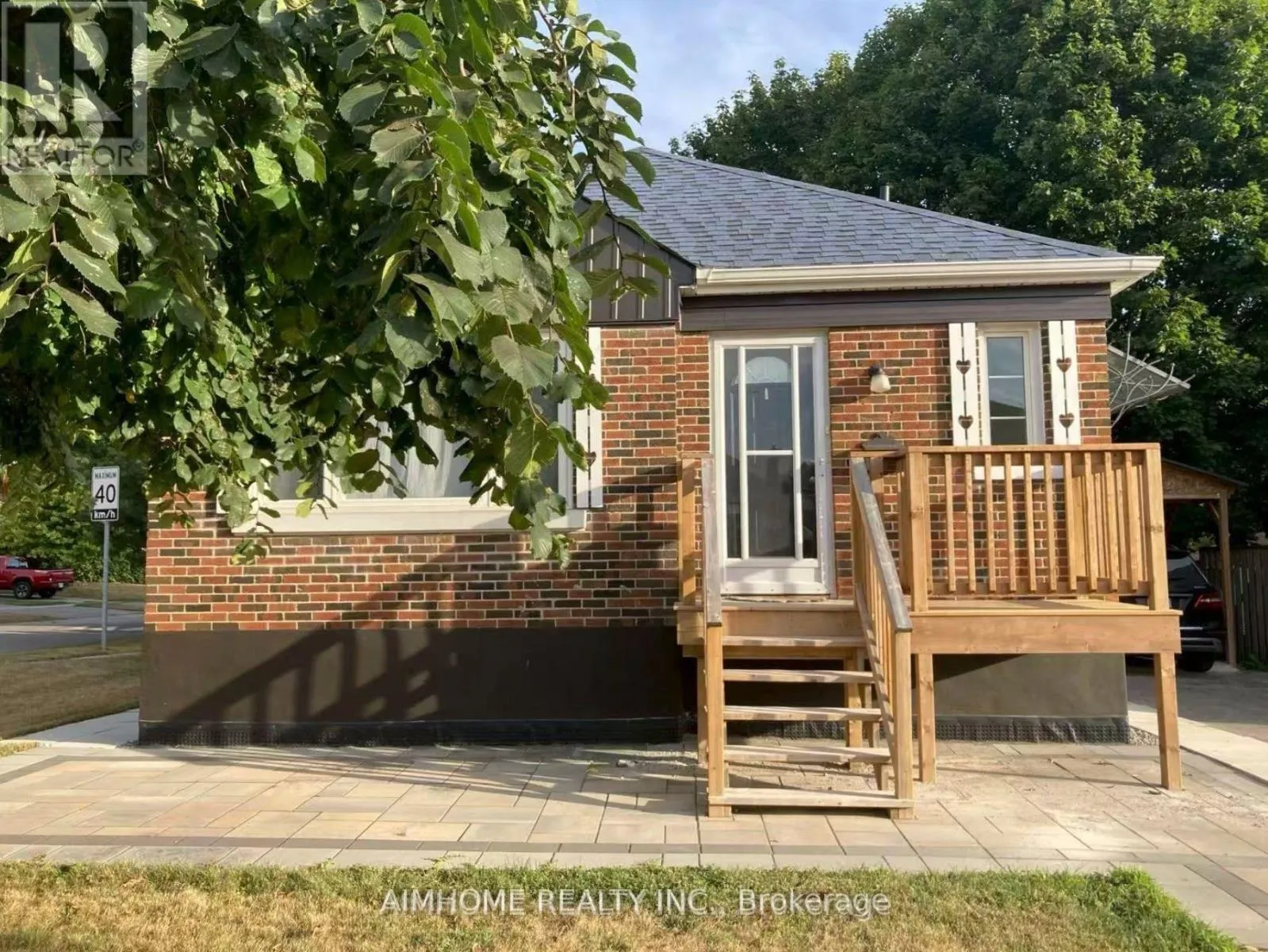 House for rent: Upper Floor - 221 St Lawrence Street, Whitby, Ontario L1N 1G9