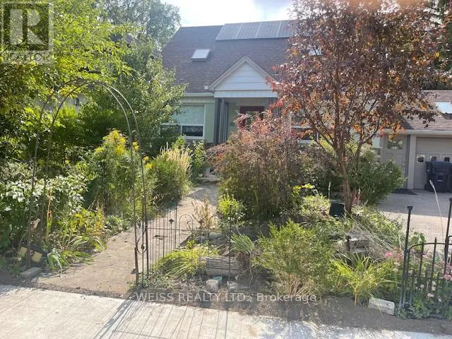 Other for rent: Upper Level - 82 King High Avenue, Toronto, Ontario M3H 3B1