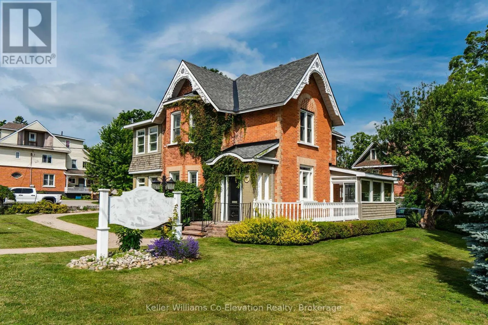 Offices for rent: Upper Unit - 600 Hugel Avenue, Midland, Ontario L4R 1W4