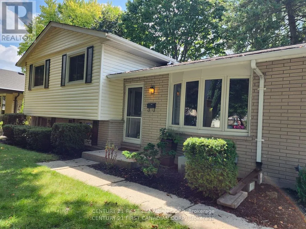 House for rent: Upper Unit - 711 Algoma Avenue, London North, Ontario N5X 1W4